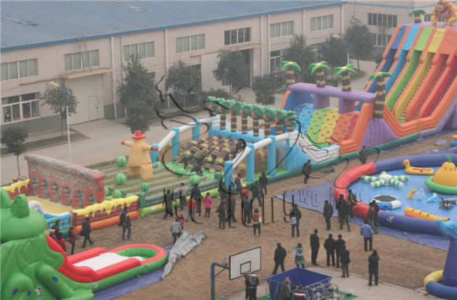 Inflatable obstacle course for land